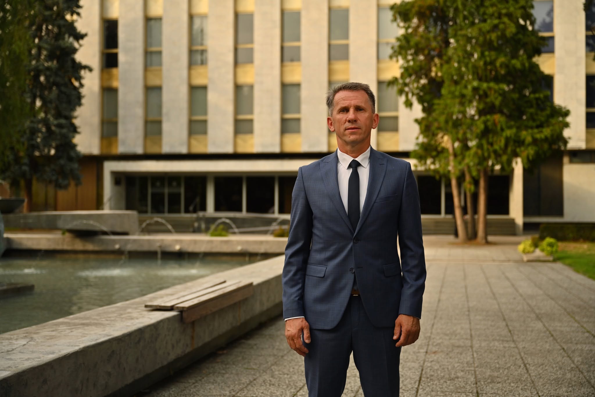 Željko Dubravac ispred Narodne skupštine Republike Srpske